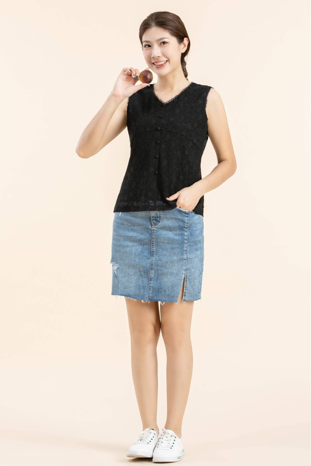 V Neck Sleeveless Blouse With Lace V Neck Sleeveless Blouse With Lace